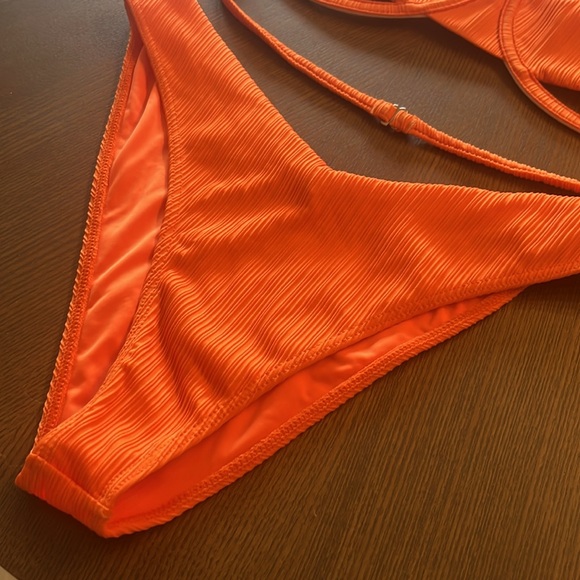 Frankie’s Enzo Plisse Ribbed Bikini - Picture 5 of 16